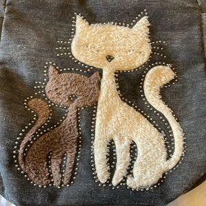 Love kitties? It’s a bag for you!